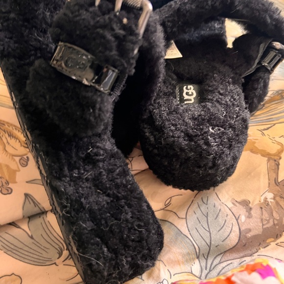 UGG platform sandals crushed velvet size 8 - Picture 3 of 3